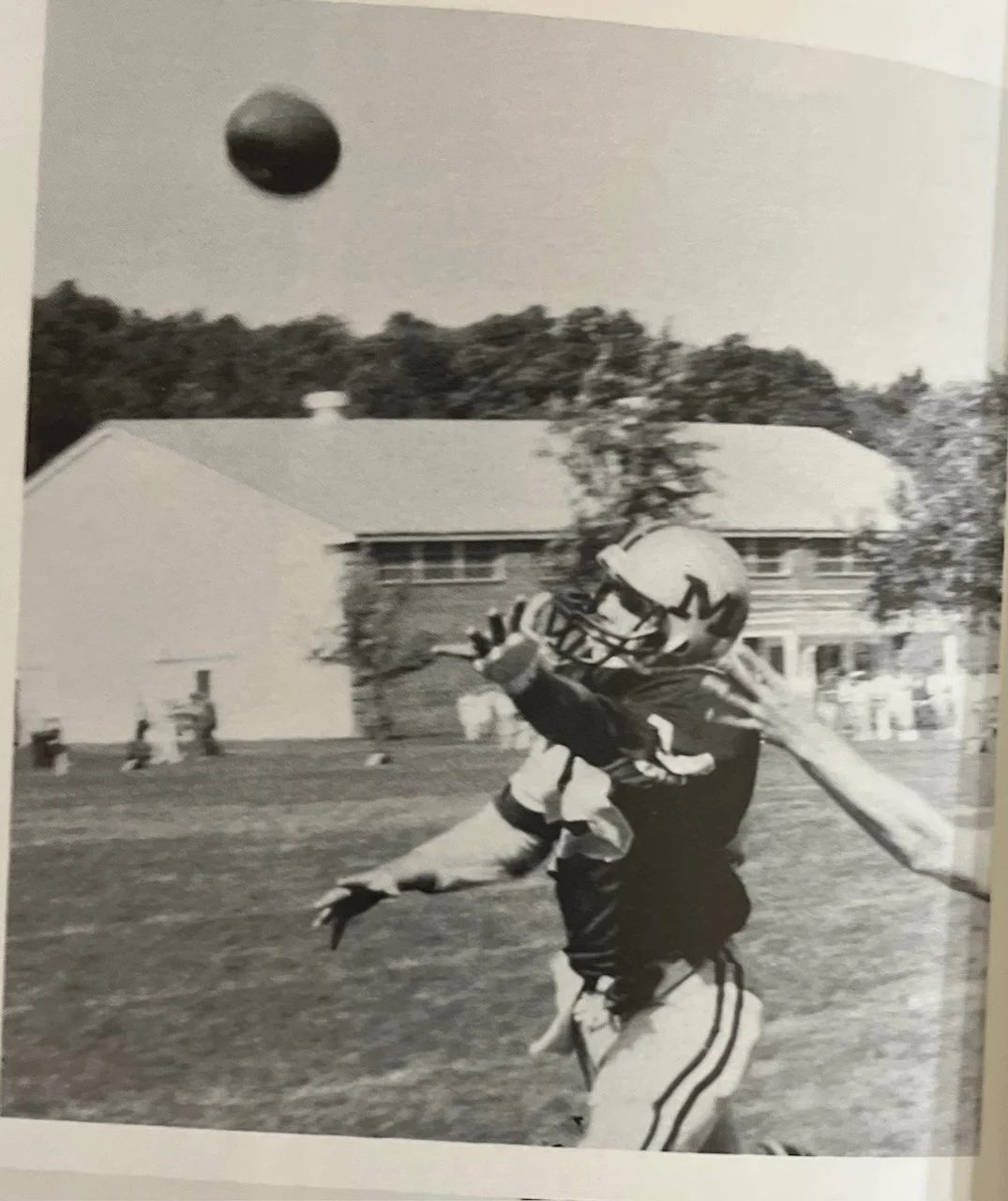 1985 Malvern WR reaching for the ball