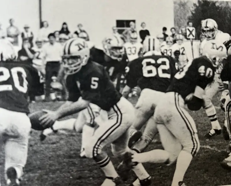 Malvern QB Handing off the ball to a RB