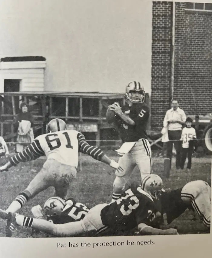1977 QB Pat Van Horn looking to throw the ball